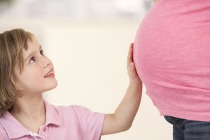 پاسخ به سوال کودک در مورد تولد و بارداری